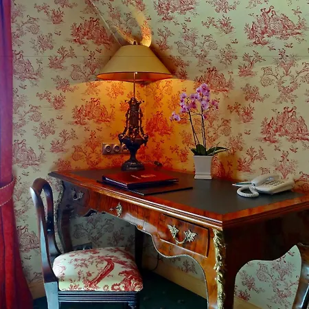 Отель Podewils Old Town 5*