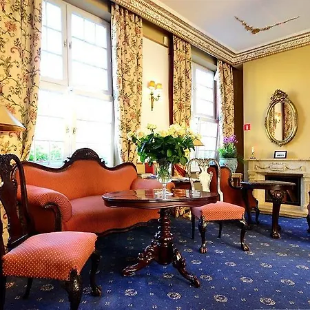 Отель Podewils Old Town 5*