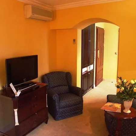 Отель Podewils Old Town 5*